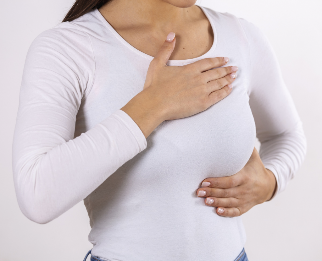 Nếu phát hiện dấu hiệu bất thường ở vùng ngực bạn hãy đến phòng khám uy tín để được giúp đỡ ngay 